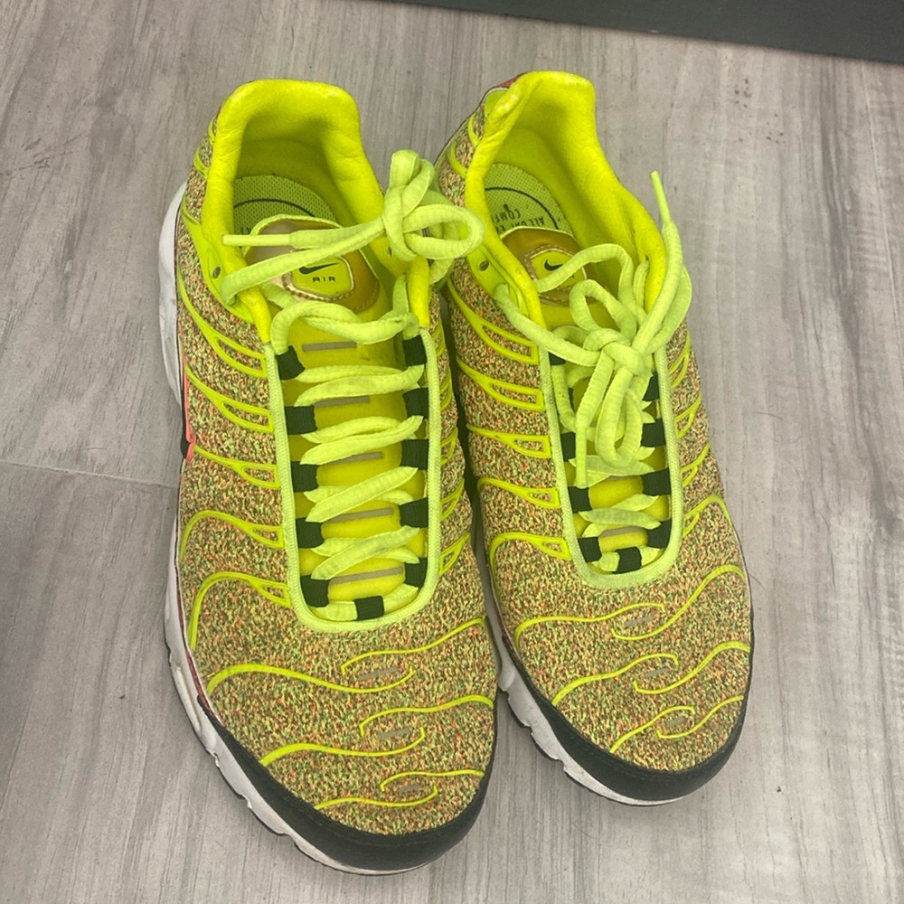 Nike air max plus volt hot punch se premium